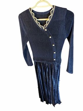 ONEBUYE Blue Ribbed Pleated Midi Dress with Pearl Accents - Size 8